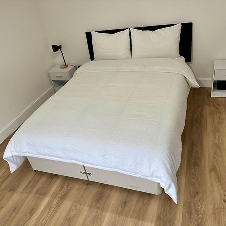 Florina S House 4 Bedrooms Villa Rugeley Esterno foto