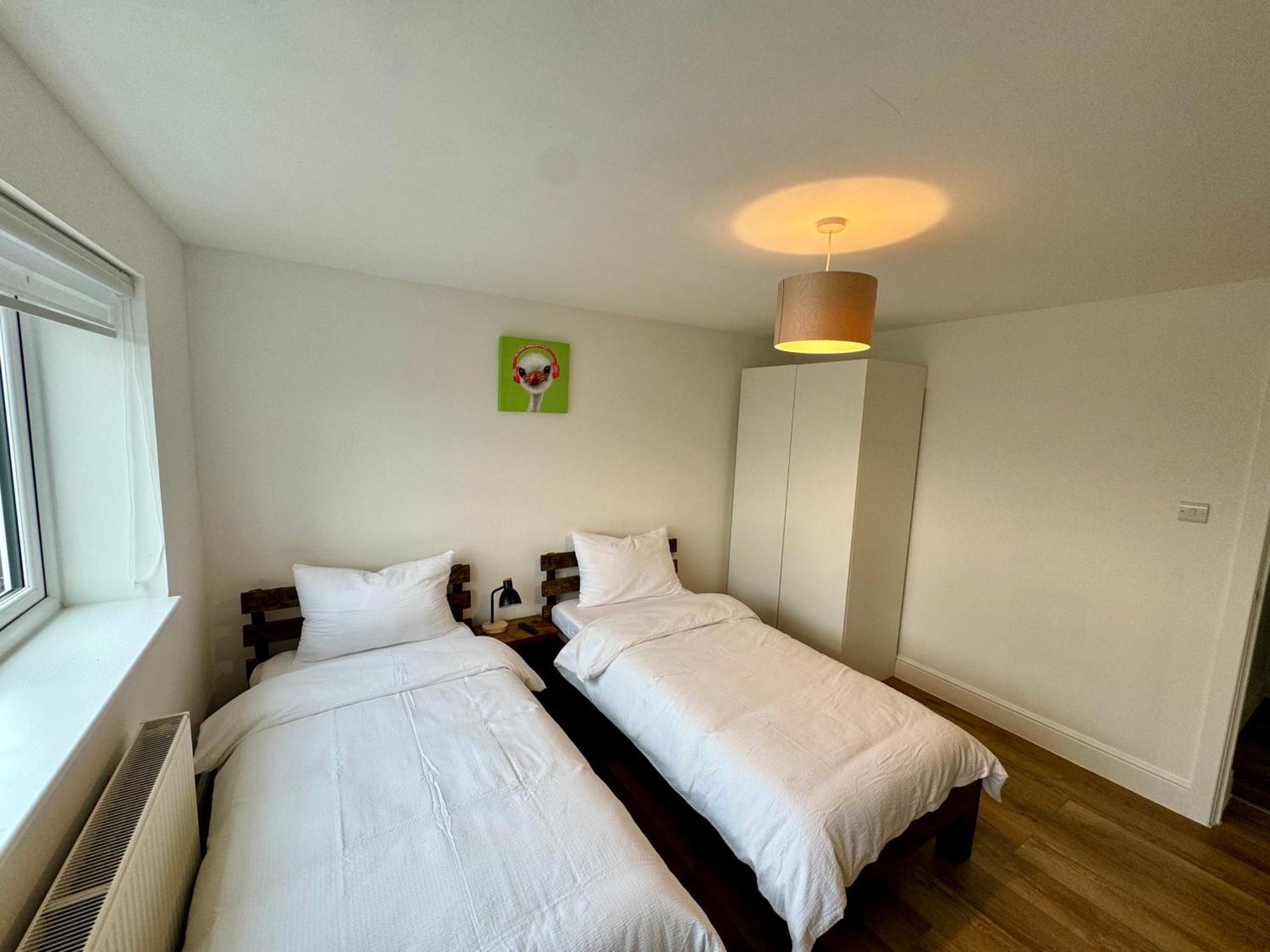 Florina S House 4 Bedrooms Villa Rugeley Esterno foto
