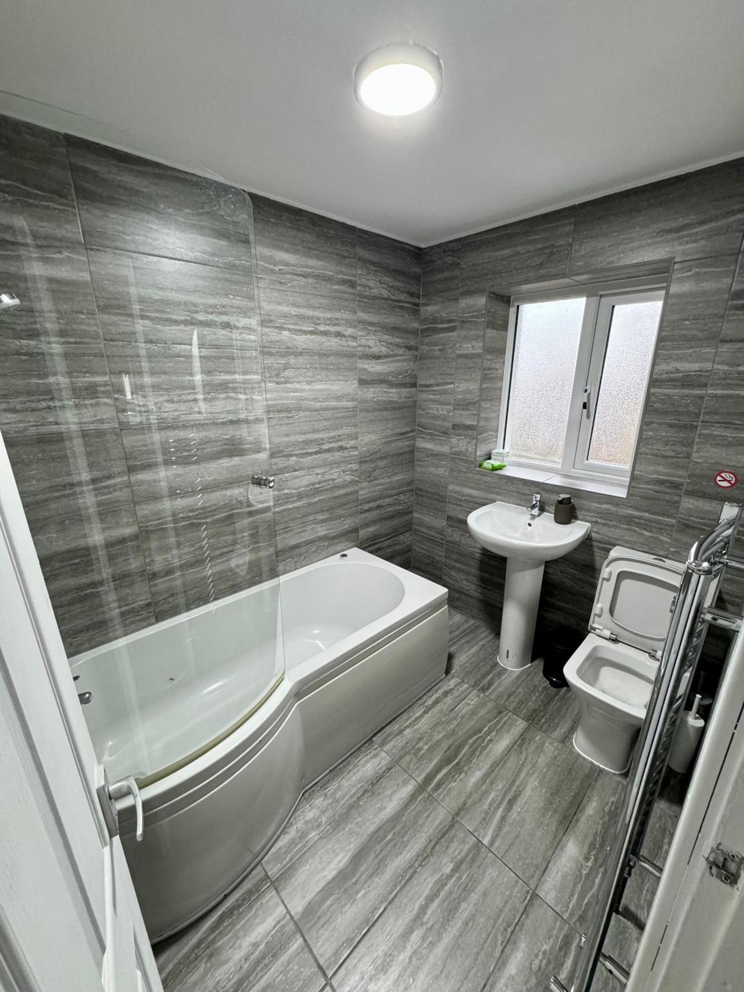 Florina S House 4 Bedrooms Villa Rugeley Esterno foto