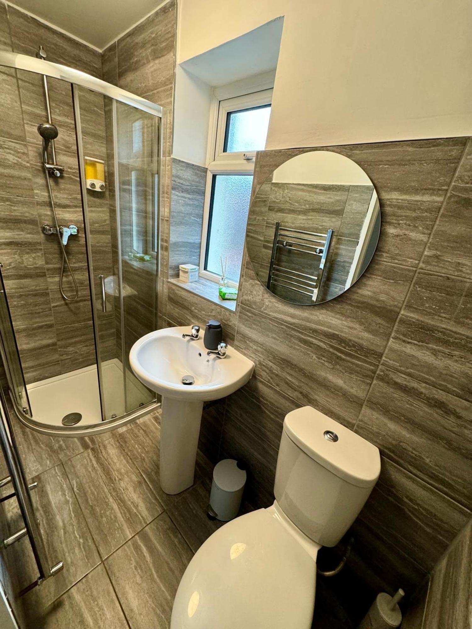 Florina S House 4 Bedrooms Villa Rugeley Esterno foto