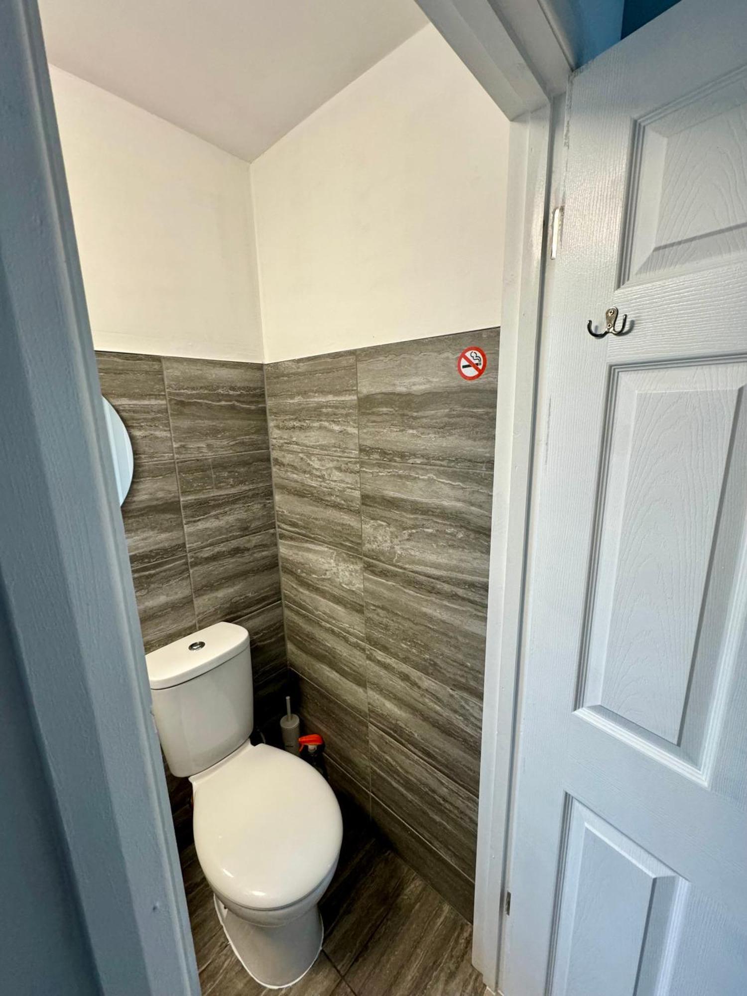 Florina S House 4 Bedrooms Villa Rugeley Esterno foto