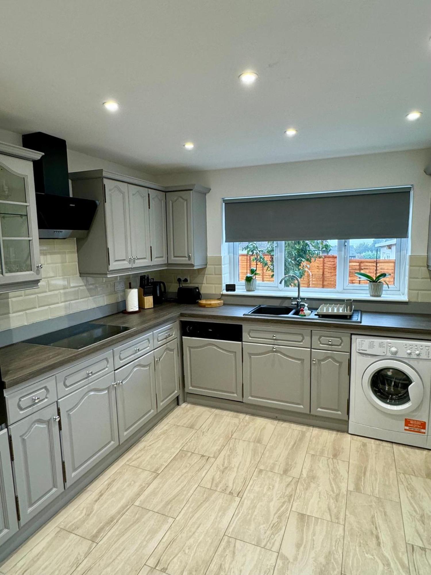 Florina S House 4 Bedrooms Villa Rugeley Esterno foto